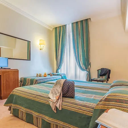 Szálloda Raeli Floridia 3*