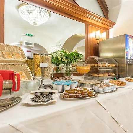 Raeli Floridia Hotel