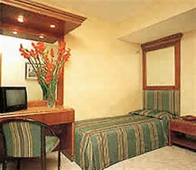 Raeli Floridia Hotel