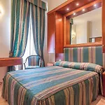 Raeli Floridia Hotel