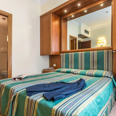 ホテル Raeli Floridia 3*