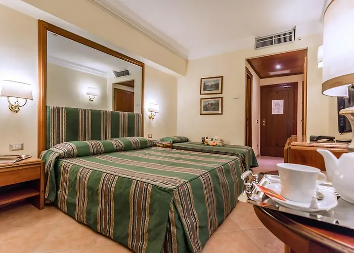 Szálloda Raeli Floridia 3*