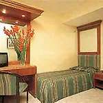 Raeli Floridia فندق